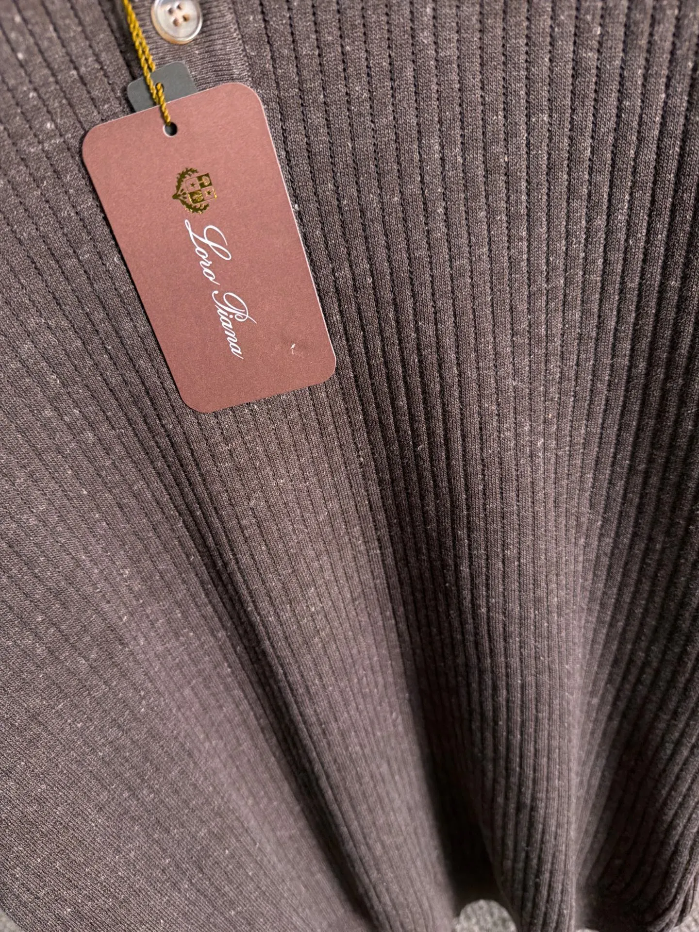 Next day shipment LP high quality Loro Piana 26ss New Arrival men's short-sleeved T-shirt Made of combed cotton yarn knitted cotton fabric, no pressure when entering and exiting the counter Exclusive control of raw materials It feels substantial when weighed, and the upper body is more textured than ordinary T-shirts. This texture can cope with the weather easily and is suitable for both hot and cold! Loose fit design, looks noble. The only correct version is available Size: M to XXXL